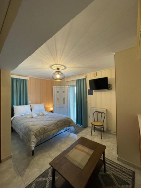 Flo's Apartments